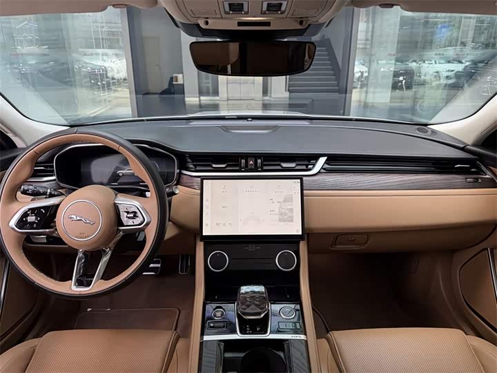 Jaguar XF L 2025 2025款 2.0T P250 两驱尊享豪华版