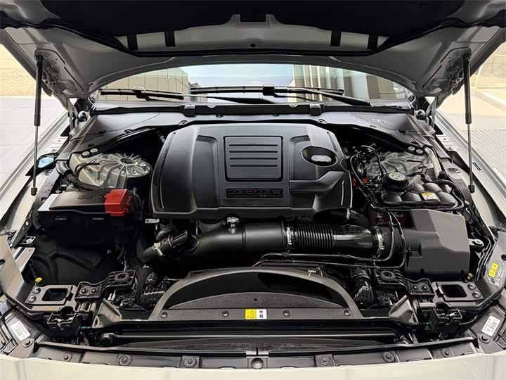 Jaguar XF L 2025 2025款 2.0T P250 两驱尊享豪华版