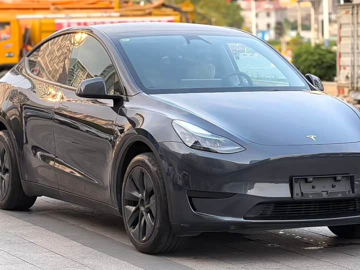 Zdjęcie 3 - Tesla Model Y