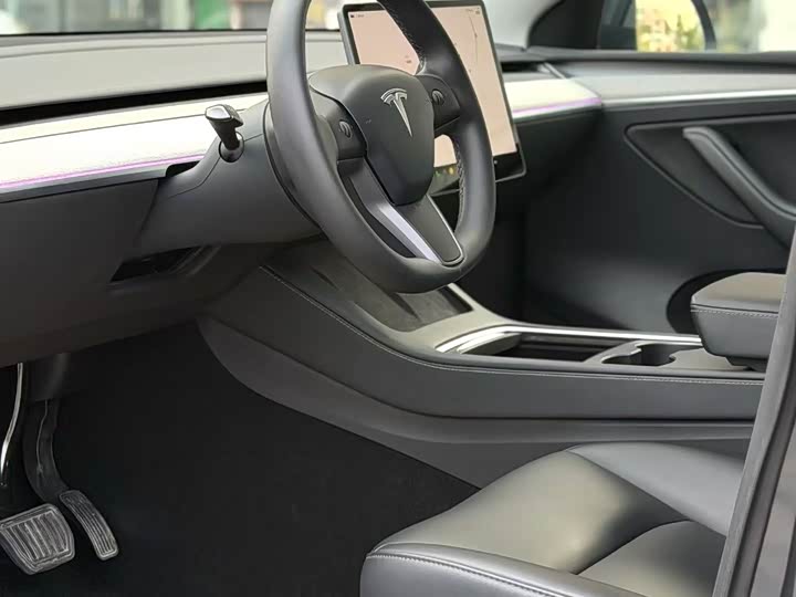 Zdjęcie 4 - Tesla Model Y