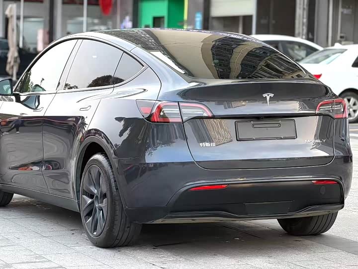 Zdjęcie 7 - Tesla Model Y