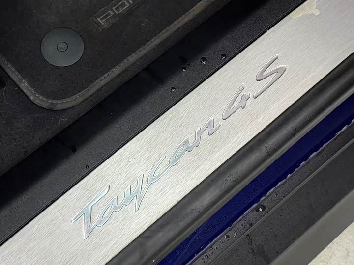 Photo 6 - Porsche Taycan