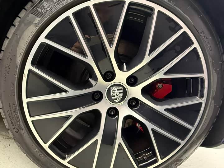 Photo 7 - Porsche Taycan