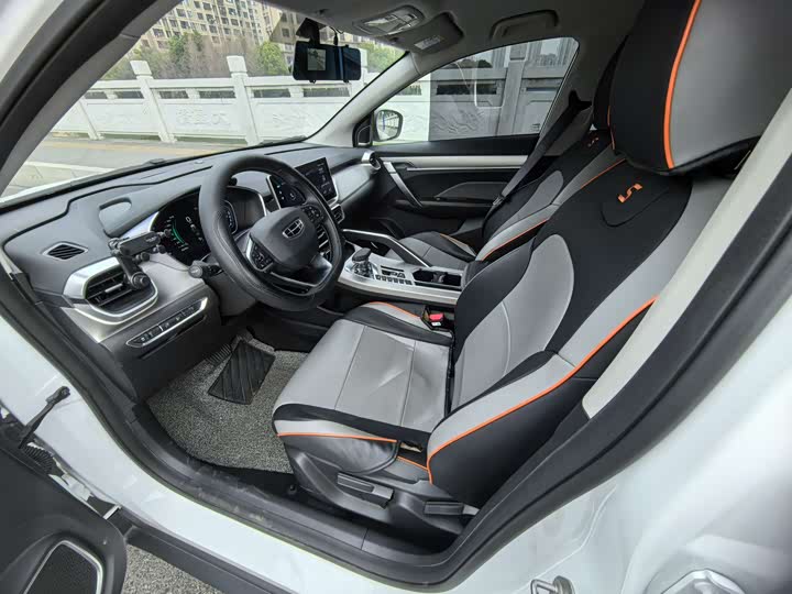 Фото 7 - Geely Coolray