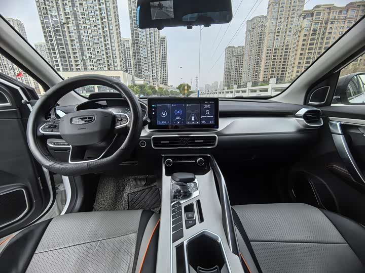 Фото 9 - Geely Coolray