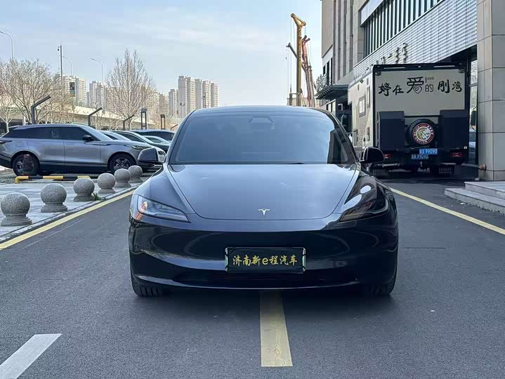 Фото 2 - Tesla Model 3