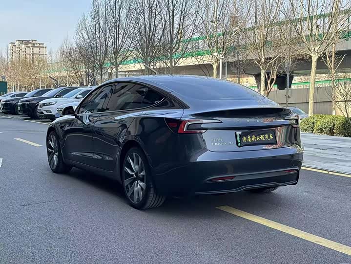 Фото 4 - Tesla Model 3