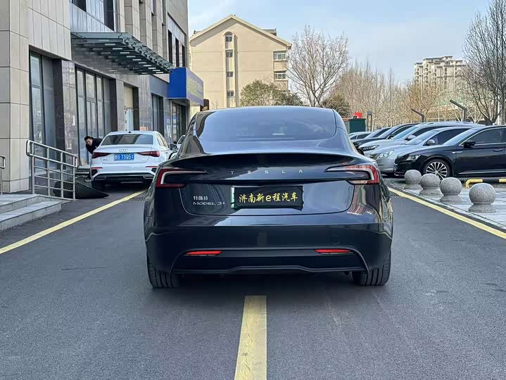 Фото 5 - Tesla Model 3