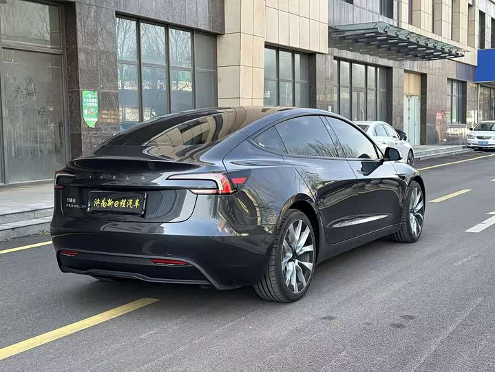 Фото 6 - Tesla Model 3