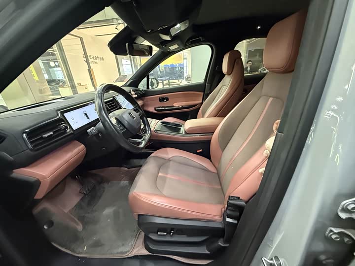 Фото 3 - Nio EC6