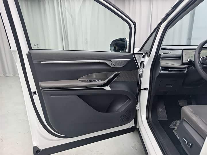 Photo 8 - Maxus Mifa 7