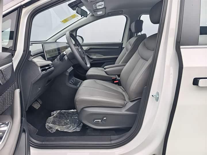 Photo 9 - Maxus Mifa 7