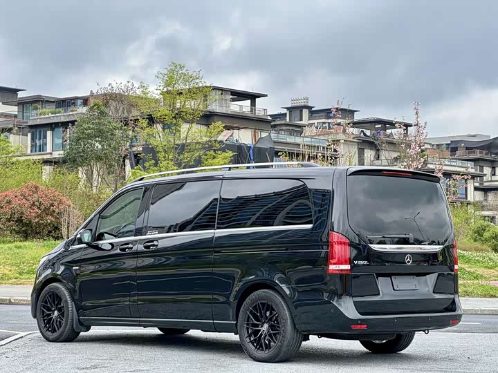 Фото 4 - Mercedes-Benz V-Class