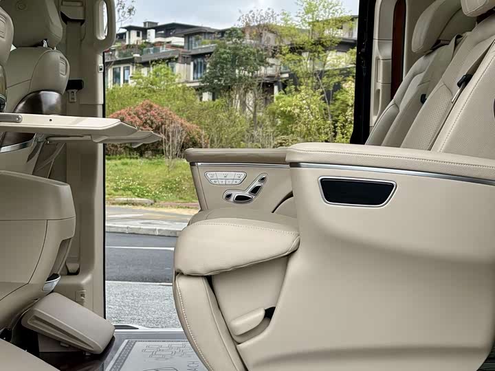 Фото 9 - Mercedes-Benz V-Class