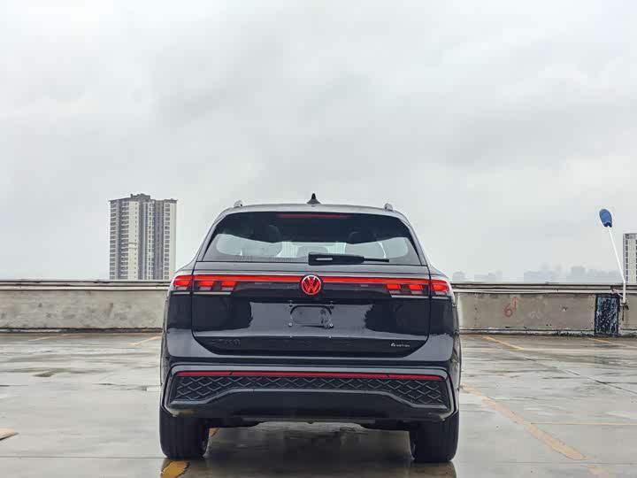 Фото 2 - Volkswagen Tiguan L Pro