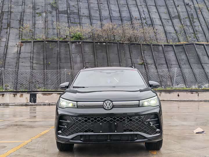 Фото 6 - Volkswagen Tiguan L Pro