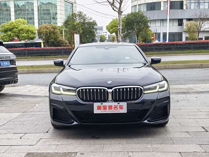 Photo 2 - BMW 5 Series