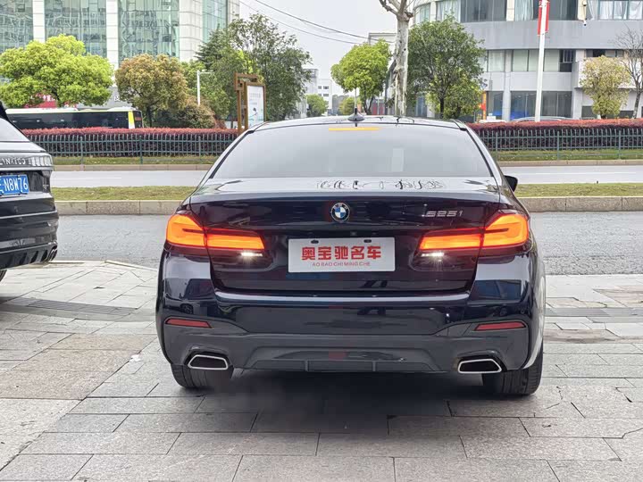 Photo 5 - BMW 5 Series