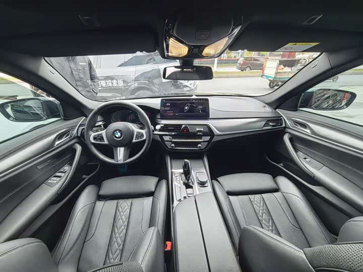 Photo 8 - BMW 5 Series