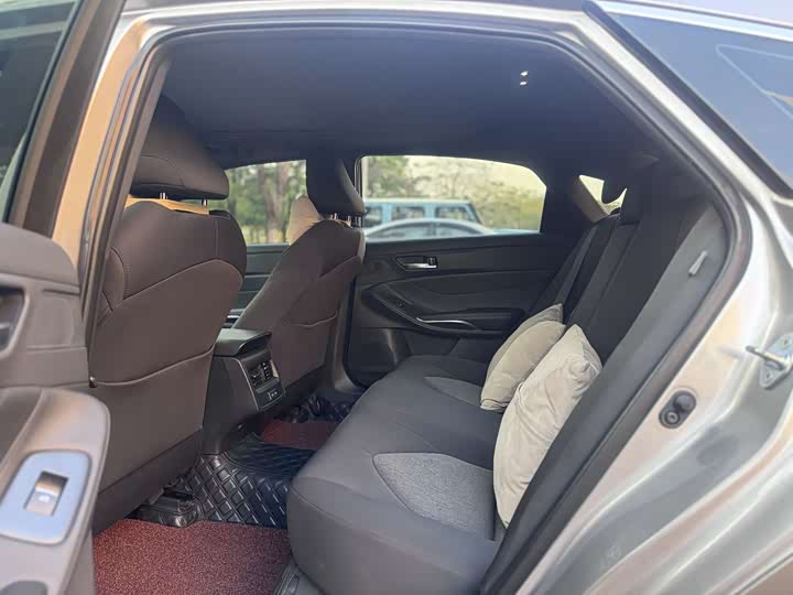 Фото 6 - Toyota Avalon