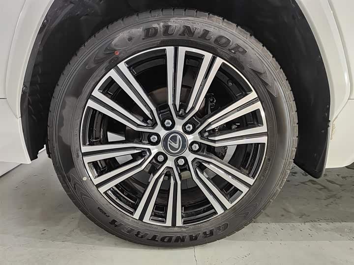 Фото 7 - Lexus LX