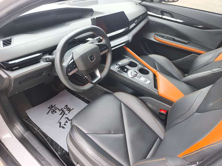 Фото 6 - Changan UNI-V