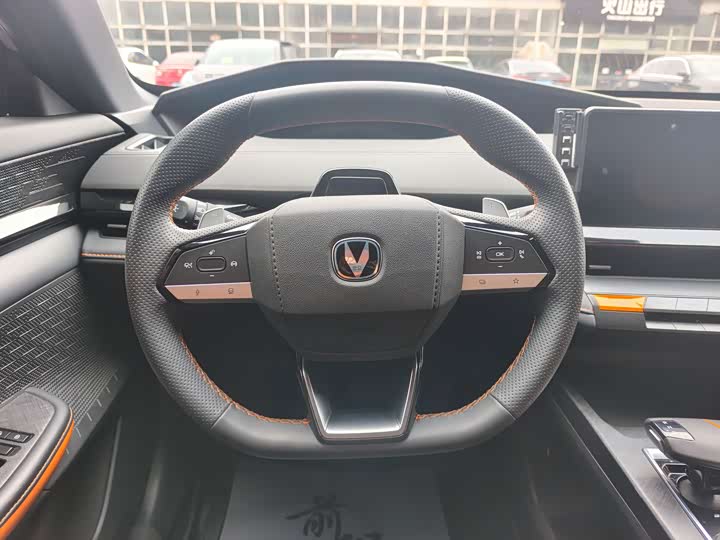 Фото 9 - Changan UNI-V