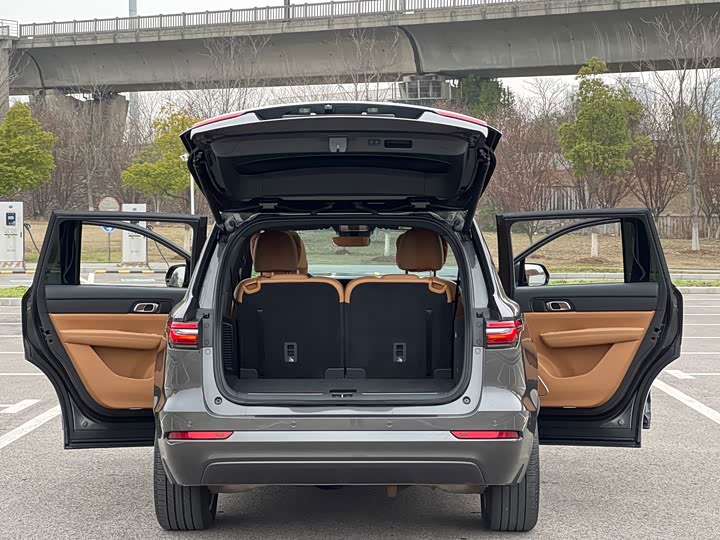 Фото 8 - LiXiang One