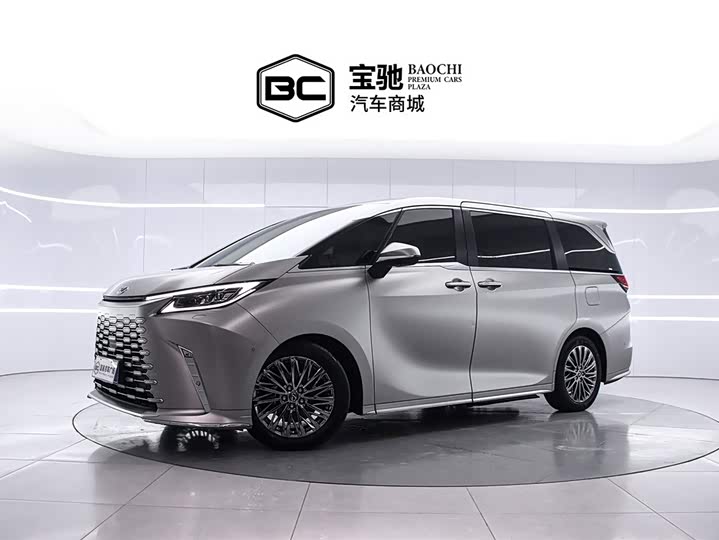 Фото 1 - Lexus LM