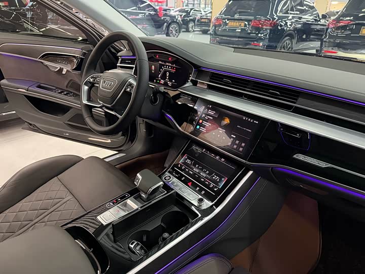 Photo 9 - Audi A8