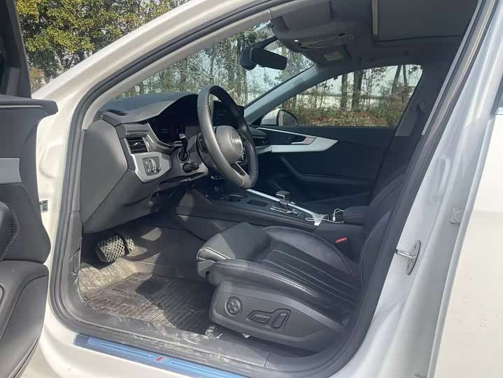 Фото 3 - Audi A4L