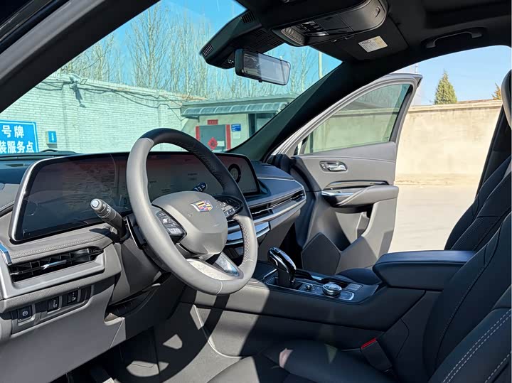 Фото 5 - Cadillac XT4