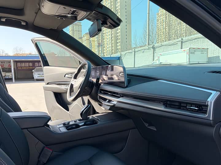 Фото 6 - Cadillac XT4