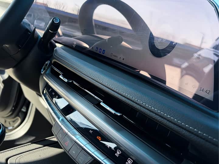 Фото 9 - Cadillac XT4