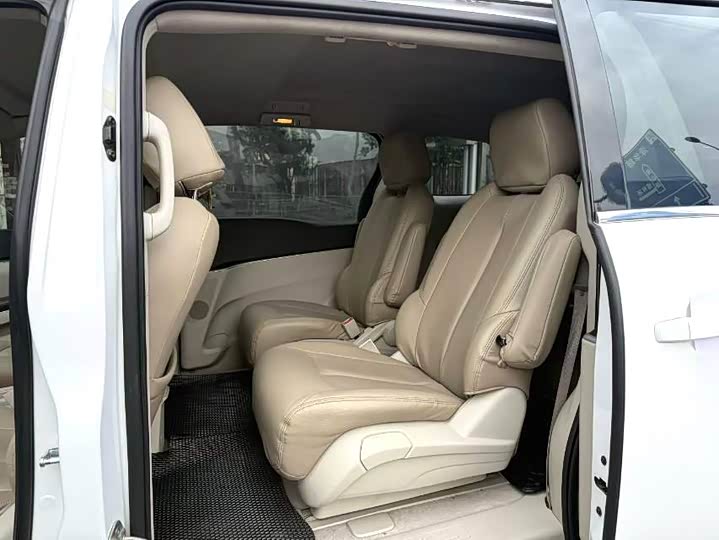 Фото 4 - Buick GL8 ES