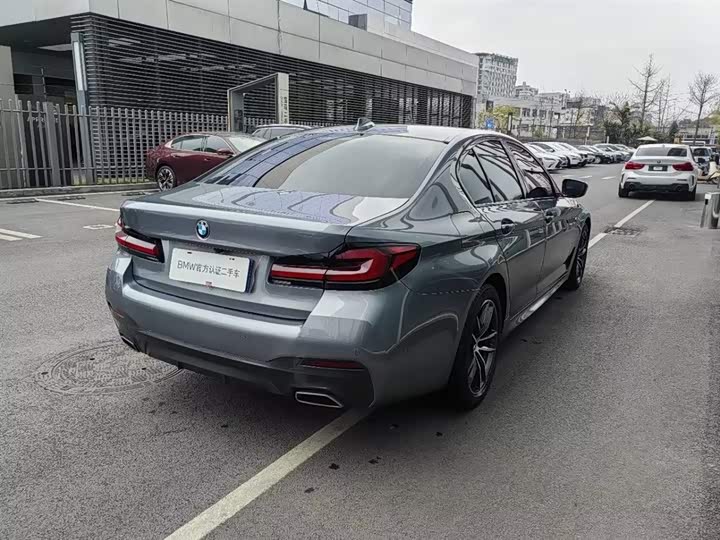 Photo 4 - BMW 5 Series