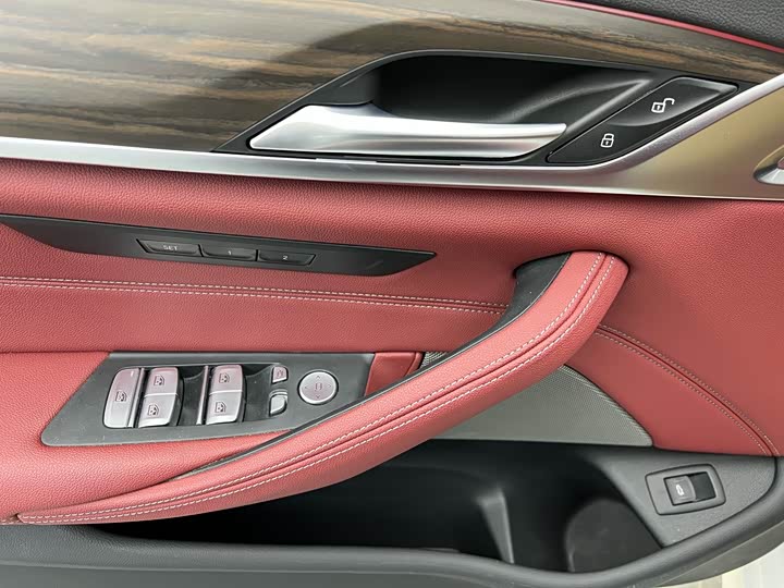 Фото 3 - BMW 5 Series