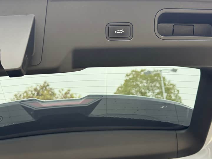 Zdjęcie 8 - Geely Atlas L