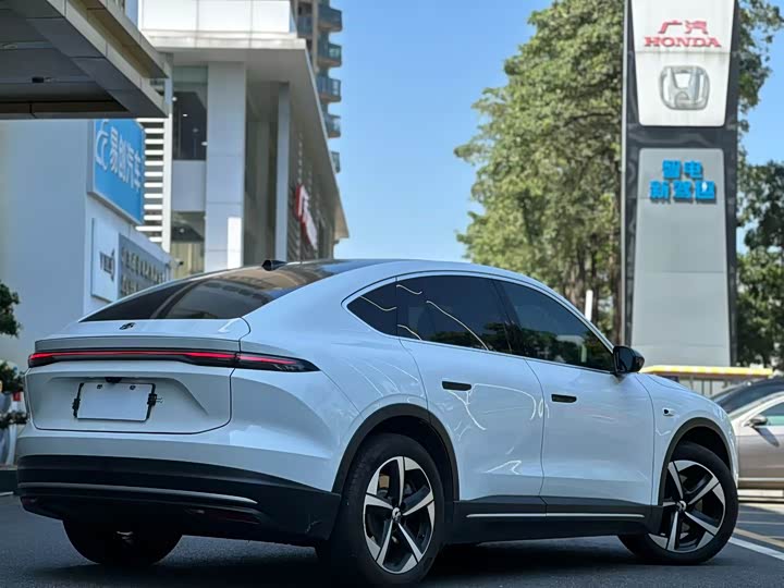 Фото 3 - Nio EC6