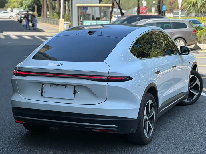 Фото 8 - Nio EC6