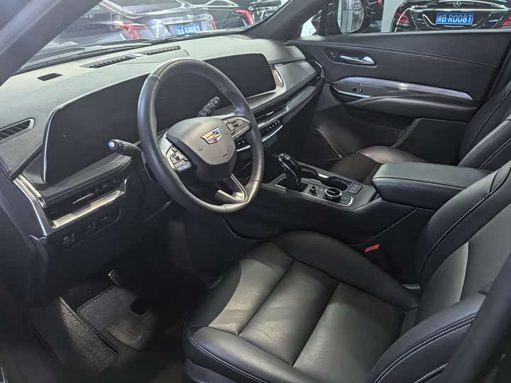 Фото 4 - Cadillac XT4