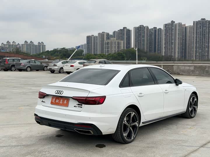 Фото 4 - Audi A4L