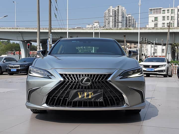 Фото 2 - Lexus ES