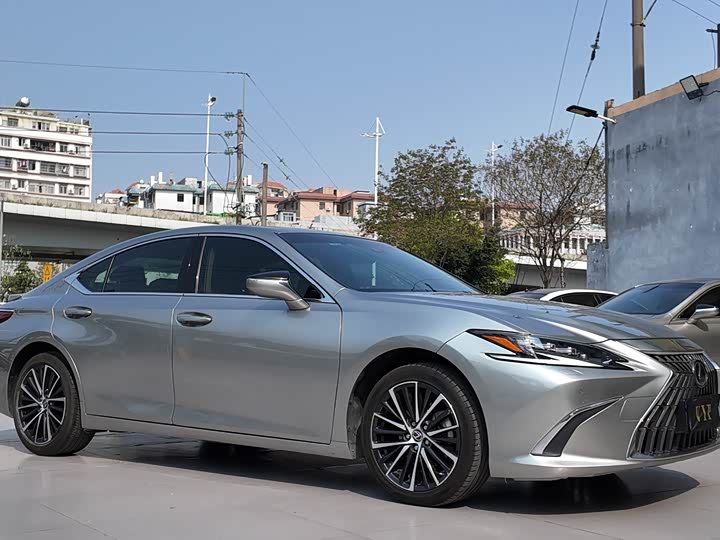 Фото 4 - Lexus ES