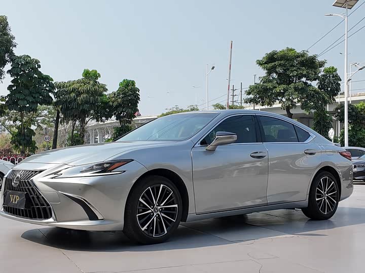 Фото 5 - Lexus ES