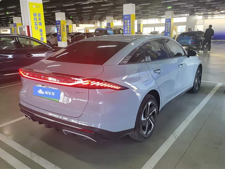 Photo 3 - Geely Galaxy L6