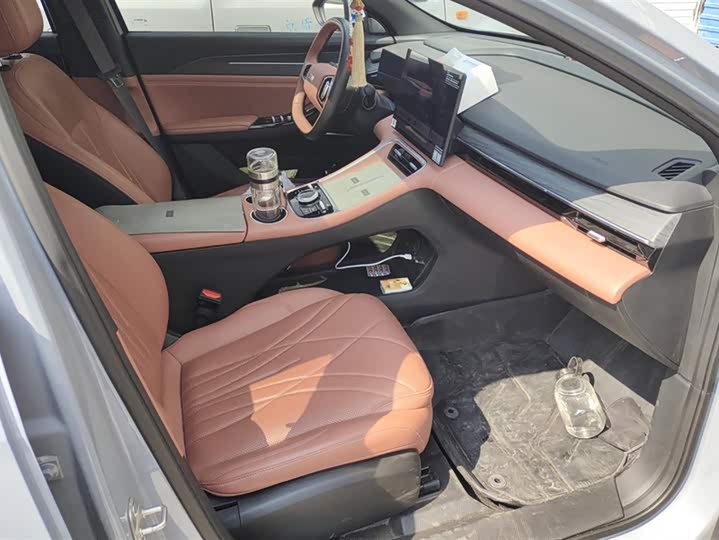 Photo 8 - Geely Galaxy L6