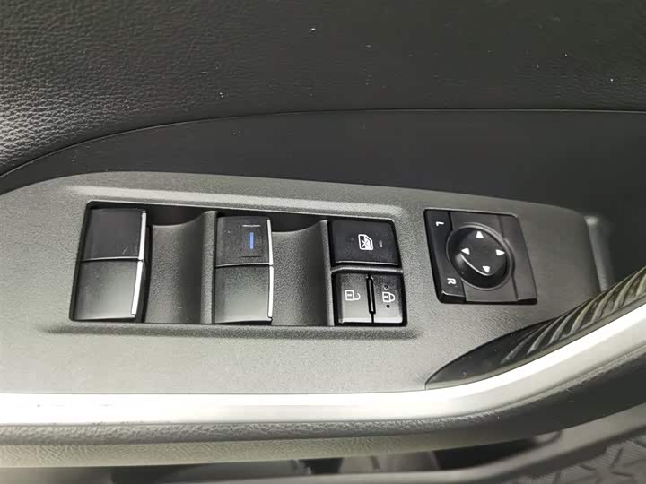 Фото 9 - Toyota Wildlander