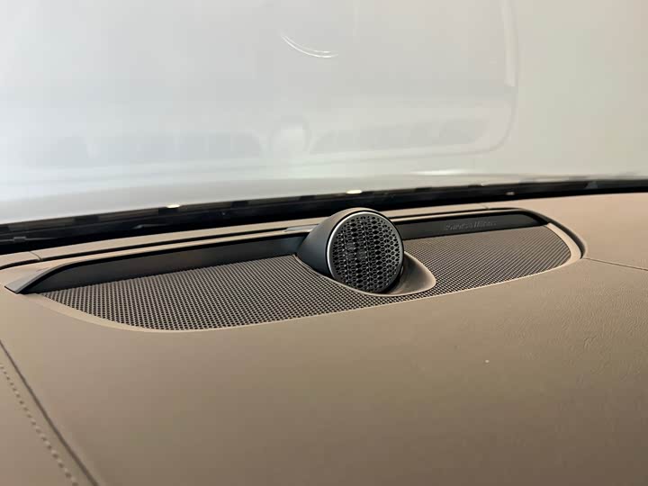 Фото 9 - Volvo S90