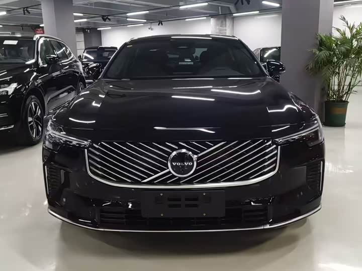 Фото 2 - Volvo S90